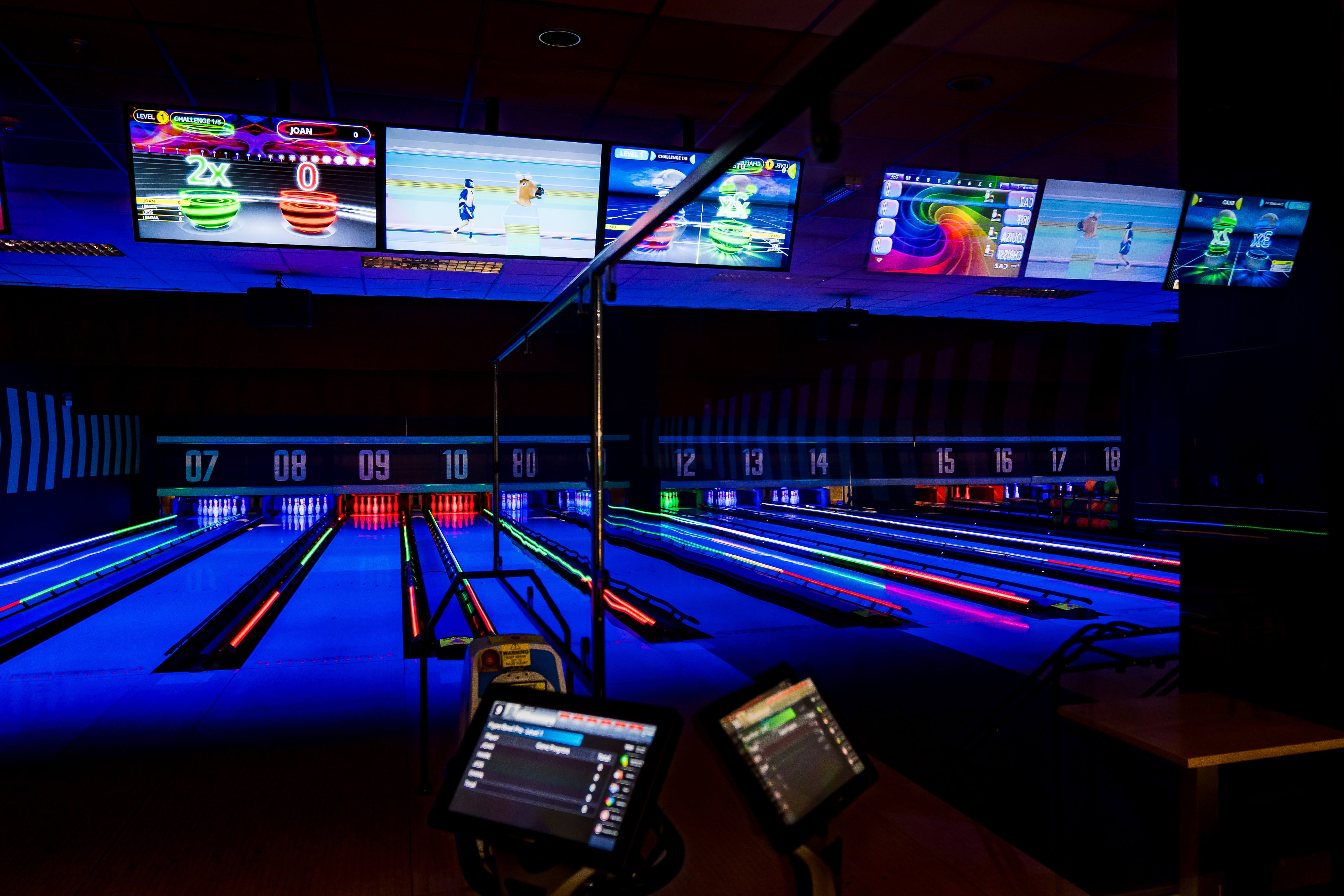 Hyperbowling Lanes Alley Score Screens