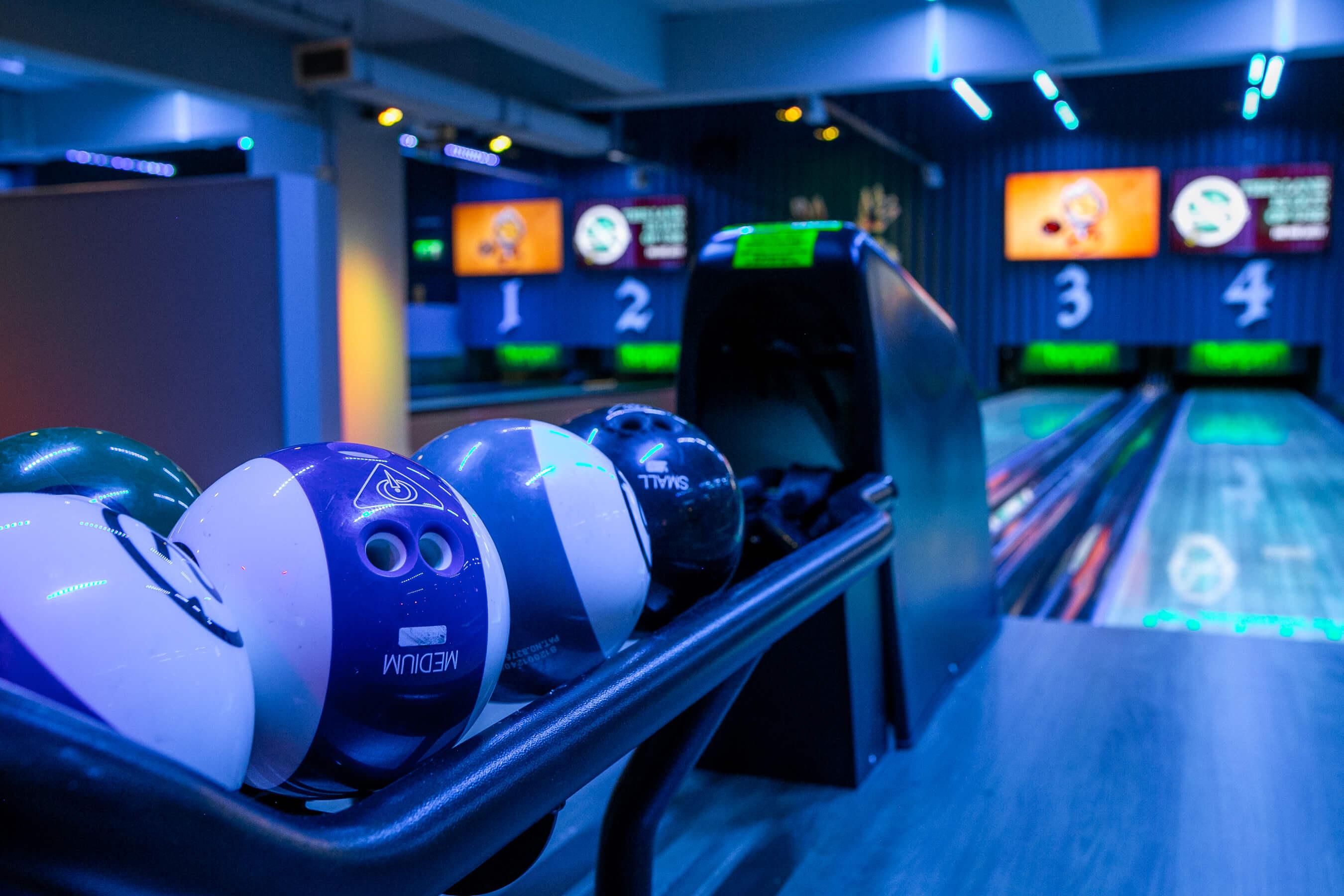 Bowling Rack With Bowling Balls Tenpin