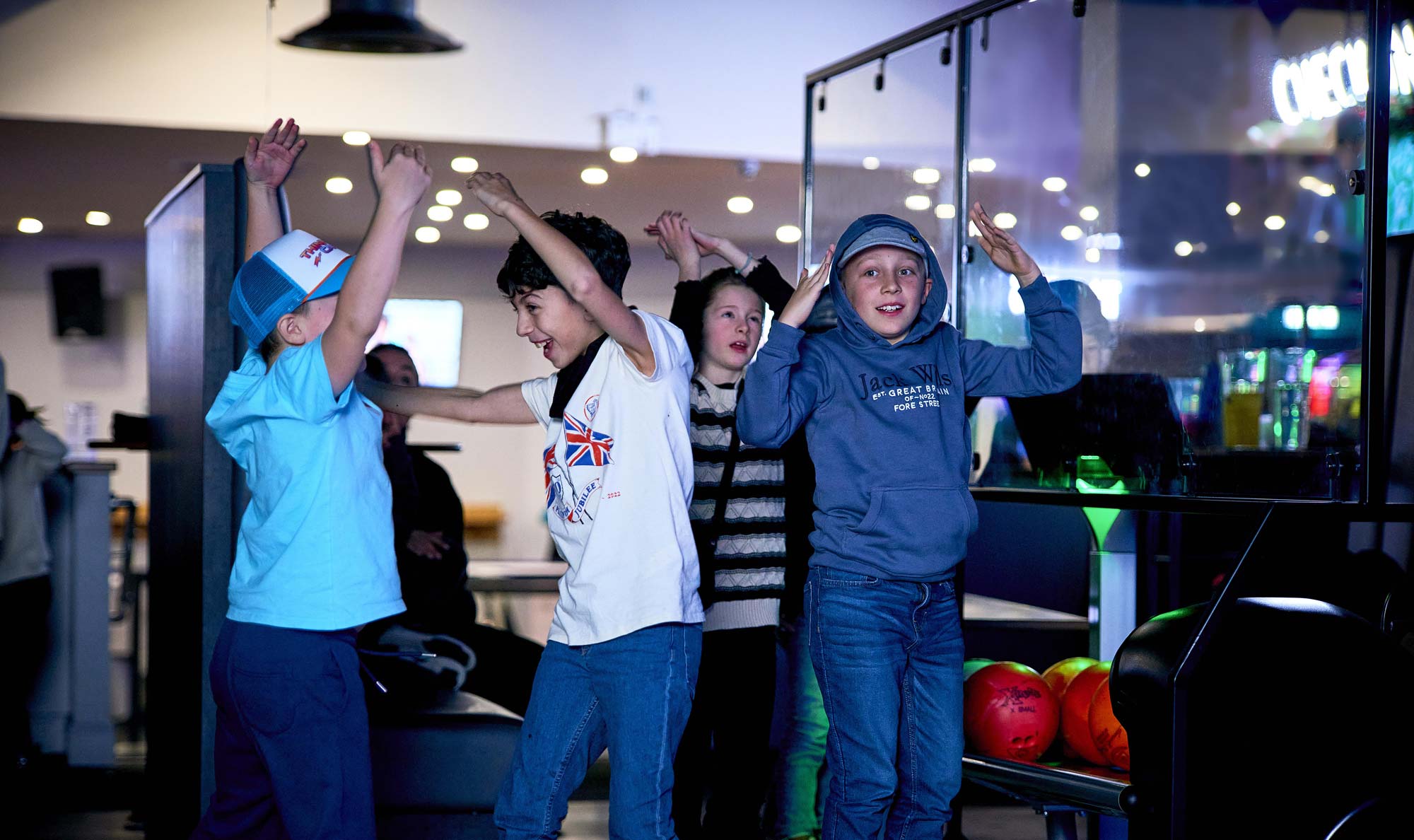 Kids bowling at Cheshire Oaks