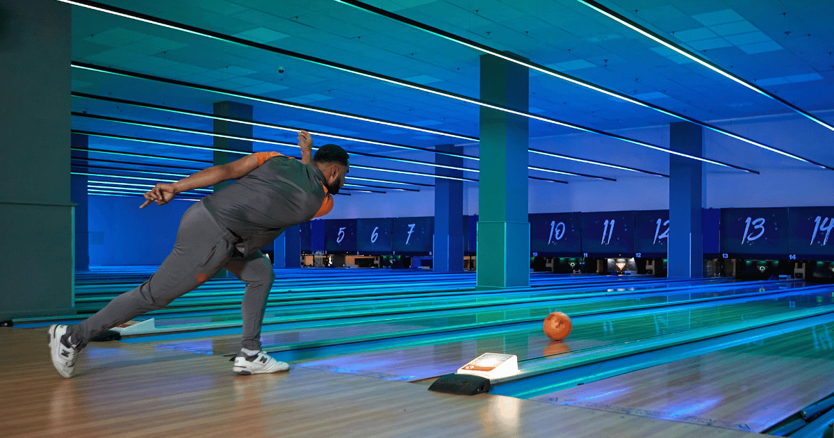 Young Man Throwing Bowling Ball Down Lane At Tenpin (1)