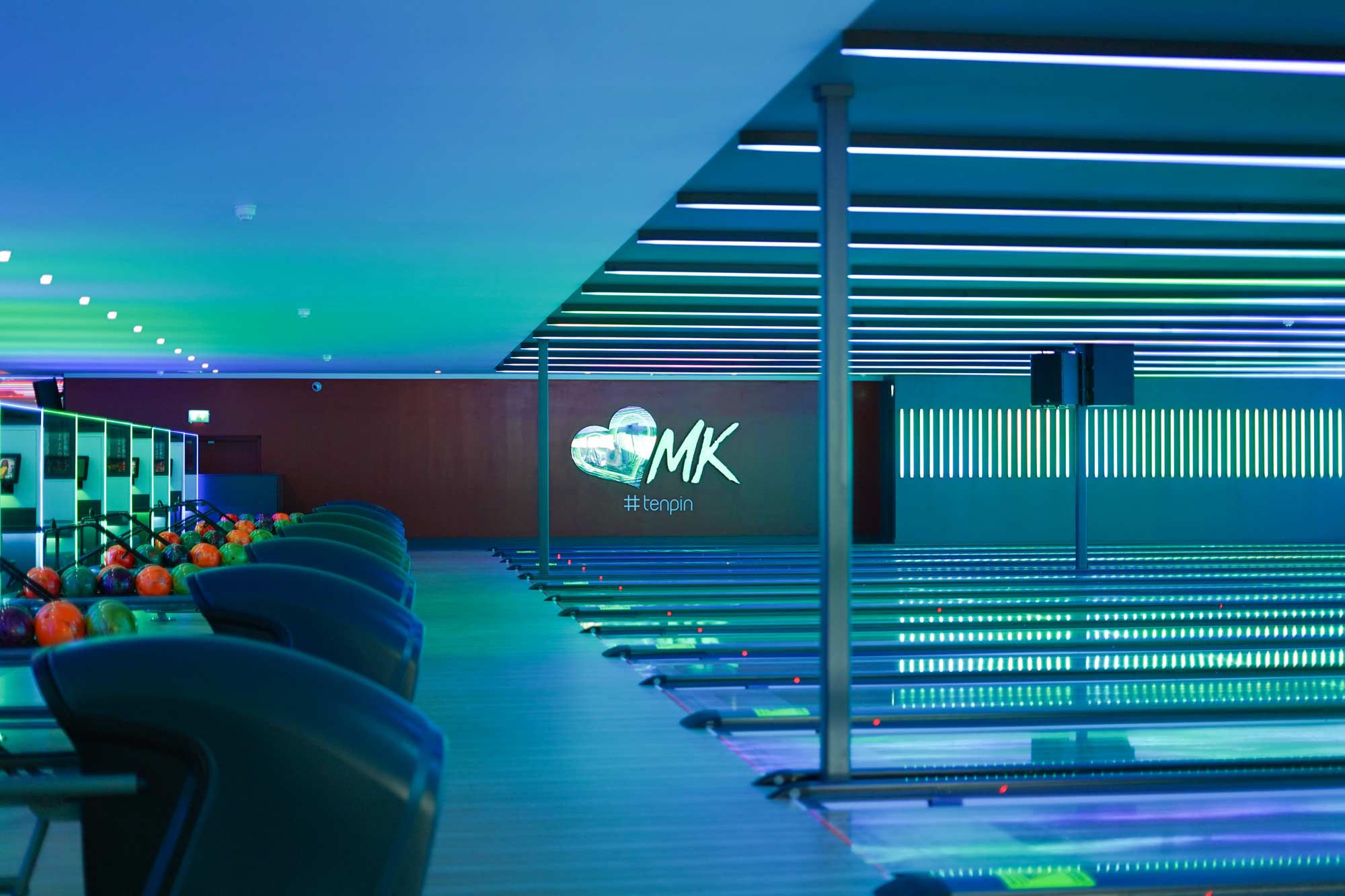 Milton keynes bowling side view of lanes