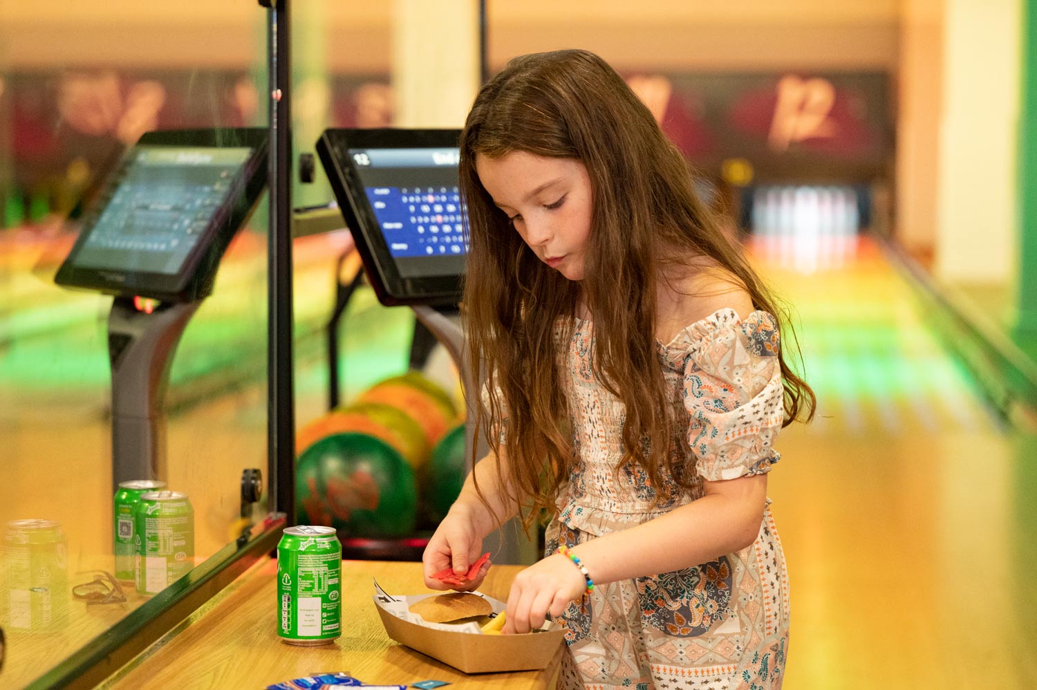 Northampton bowling child eating at lanes