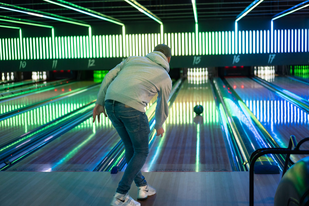 Man ten pin bowling